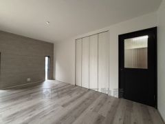 デザイン建具を採用
