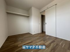2階洋室4.5帖のお部屋です。