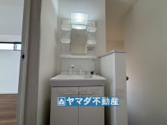 2階にも洗面台があるので忙しい朝も安心ですね。