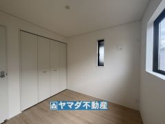 2階洋室4.5帖のお部屋です。