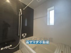 浴槽にはベンチスペースがあるので半身浴やお子様も座ることができ安心快適です