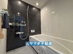 浴槽にはベンチスペースがあるので半身浴やお子様も座ることができ安心快適です