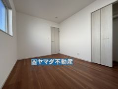 2階洋室のお部屋です。