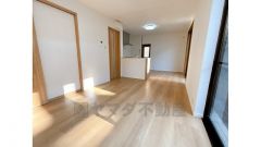 11帖の明るいリビング