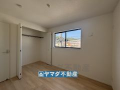 2階洋室5.2帖のお部屋です。