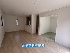 リビングの広さに加えて和室の入り口を開放すればさらに広々とした空間になります