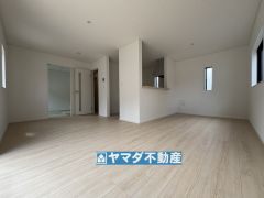 リビングの広さに加えて和室の入り口を開放すればさらに広々とした空間になります