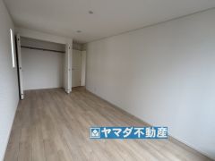 2階洋室8.7帖のお部屋です。