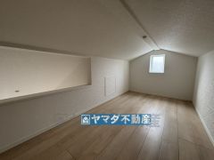 季節物の収納などに便利な小屋裏収納