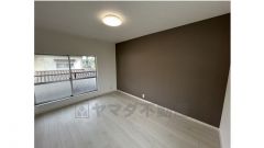 リフォーム済　2階洋室6帖のお部屋です。