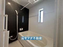 浴槽にはベンチスペースがあるので半身浴やお子様も座ることができ安心快適です