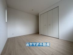 2階洋室6.5帖のお部屋です。