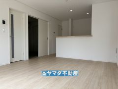 リビングの広さに加えて和室の入り口を開放すればさらに広々とした空間になります