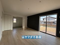 リビングの広さに加えて和室の入り口を開放すればさらに広々とした空間になります