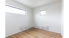 2階洋室6帖のお部屋です。