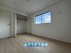 2階洋室6帖のお部屋です。