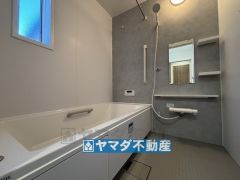 ゆったりとしたバスルーム