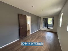 2階洋室9帖のお部屋です。