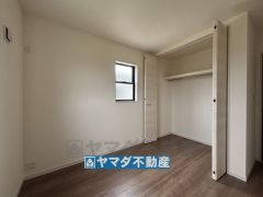 2階洋室のお部屋です