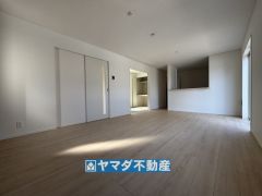 リビングの広さに加えて和室の入り口を開放すればさらに広々とした空間になります