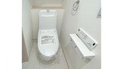 節水トイレ収納棚付き