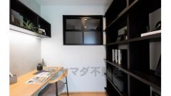 2階洋室10.8帖にある書斎部屋です。