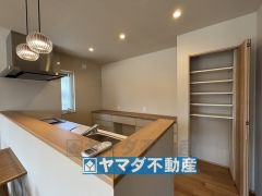 キッチン用品を収納できるパントリー