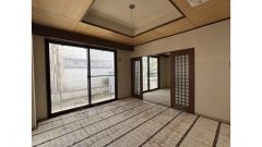 リビング隣の洋室