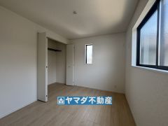 2階洋室6帖のお部屋です。