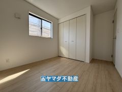 2階洋室5帖のお部屋です。