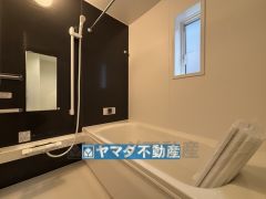 浴槽にはベンチスペースがあるので半身浴やお子様も座ることができ安心快適です