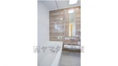 ゆったりとしたバスタブ