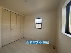 2階洋室5.34帖のお部屋です。