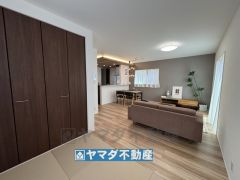 リビングにはフラットな和室があります