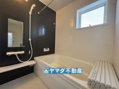 浴槽にはベンチスペースがあるので半身浴やお子様も座ることができ安心快適です