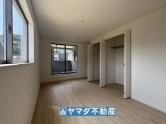 2階洋室8.2帖のお部屋です。