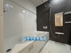 ゆったりとしたバスタブ