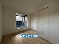 2階洋室6帖のお部屋です。