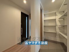 大容量のシューズボックスとシューズクロークがあります。