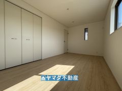 2階洋室7.5帖のお部屋です。
