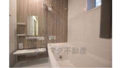 足も延ばせるゆったりとしたバスタブ