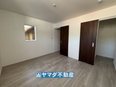 2階洋室のお部屋です