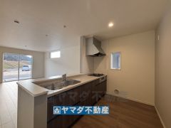 キッチンからご家族との会話ができますね。