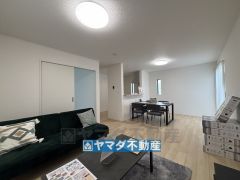 リビングの広さに加えて和室の入り口を開放すればさらに広々とした空間になります