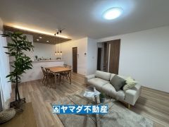 17帖のリビングは明るく開放的