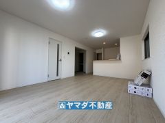 リビングの広さに加えて和室の入り口を開放すればさらに広々とした空間になります