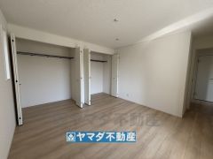 2階洋室8.5帖のお部屋です。