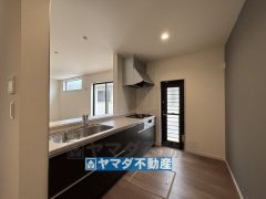 キッチンからご家族との会話ができますね。