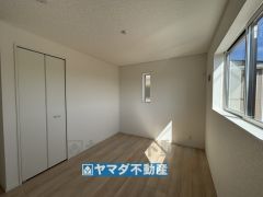 2階洋室のお部屋です
