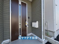 玄関横にはポストがあります